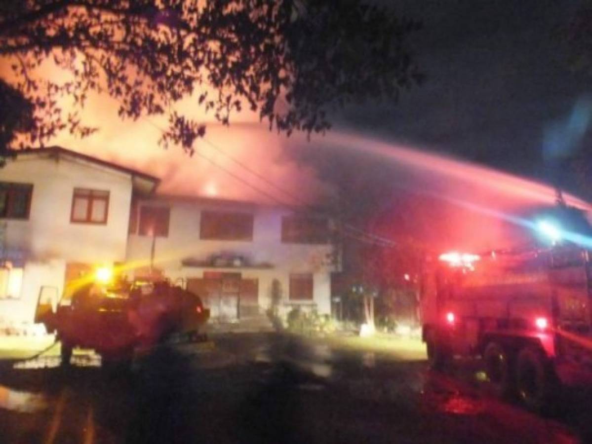 Tailandia: Un incendio en un internado mata a 18 niñas